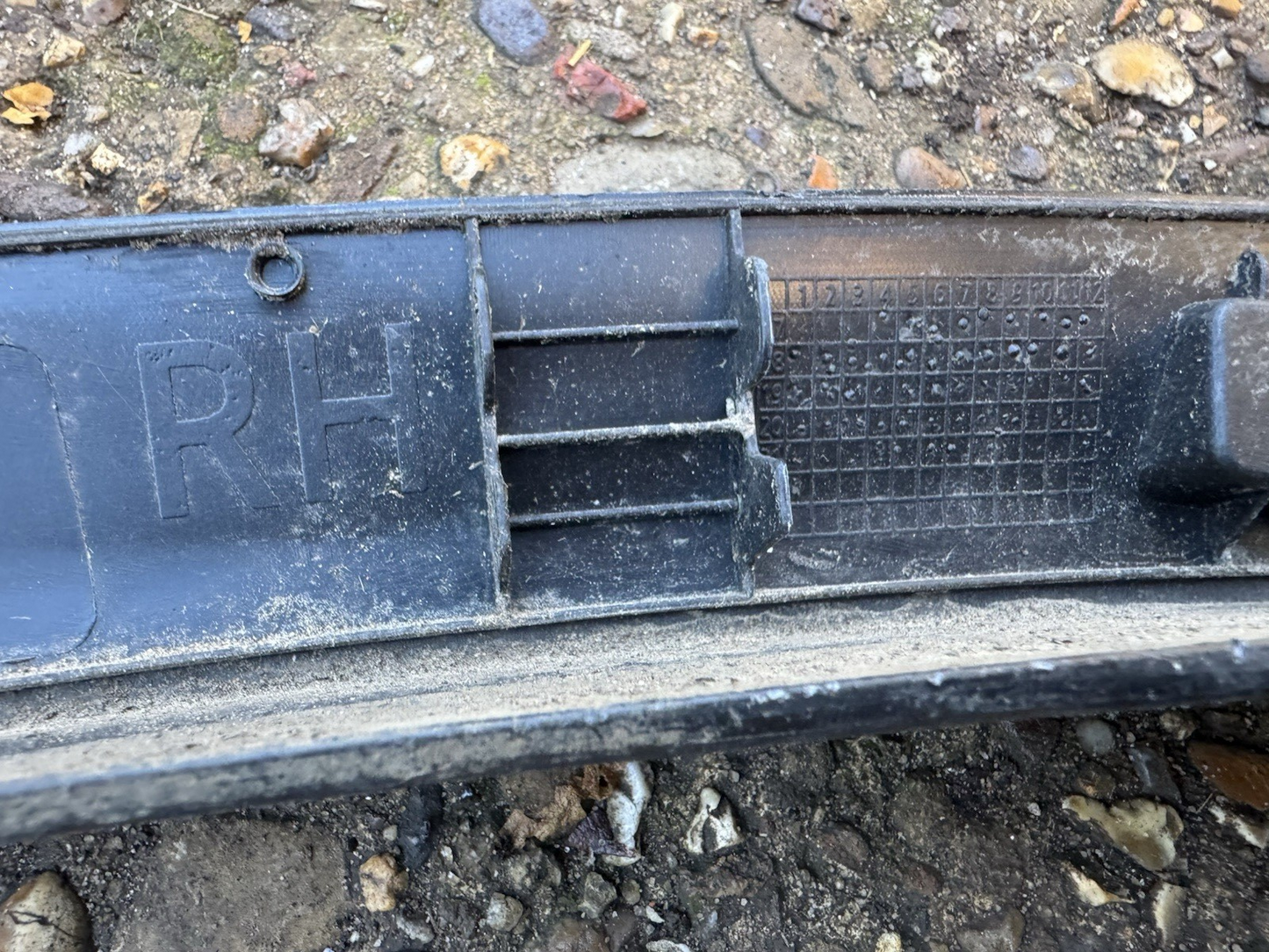 Ssangyong rexton 17-20 fender trim front right 79520-36000