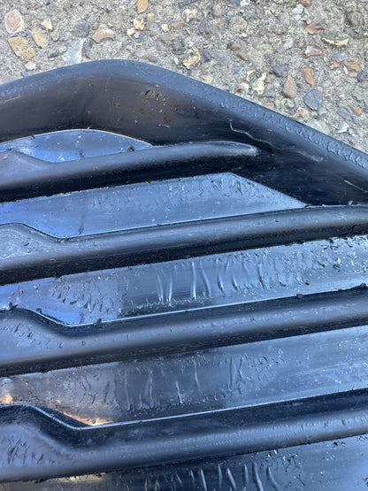 VOLVO XC60 MK2 BUMPER GRILL GRILLE FRON RIGHT DRIVER SIDE 32234962 2020on