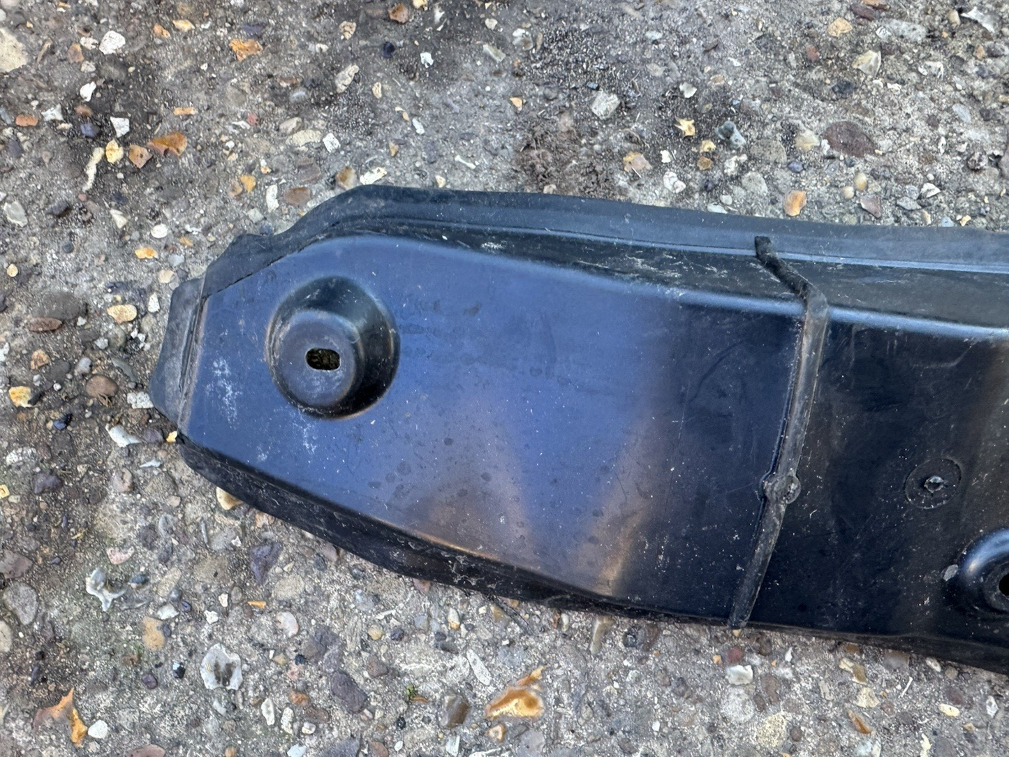 Mercedes GLC Fender Seal Left a2538890025 X253 2017 16880296