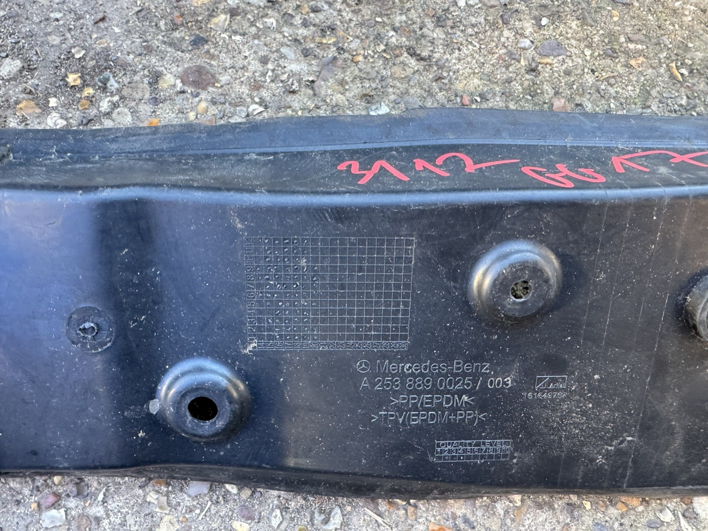 Mercedes GLC Fender Seal Left a2538890025 X253 2017 16880296