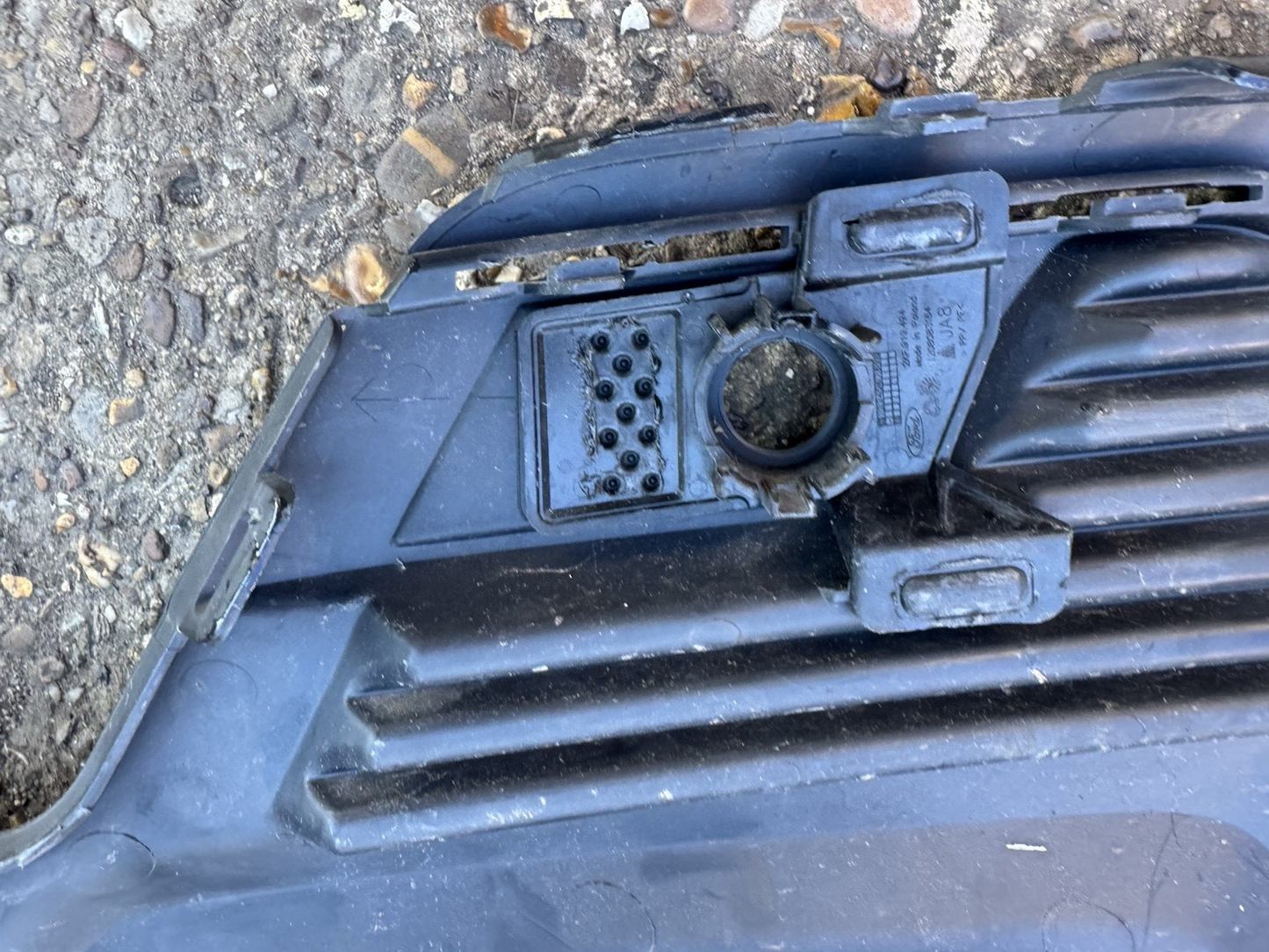 FORD TOURNEO CONNECT III BUMPER GRILLE FRONT RIGHT 21-