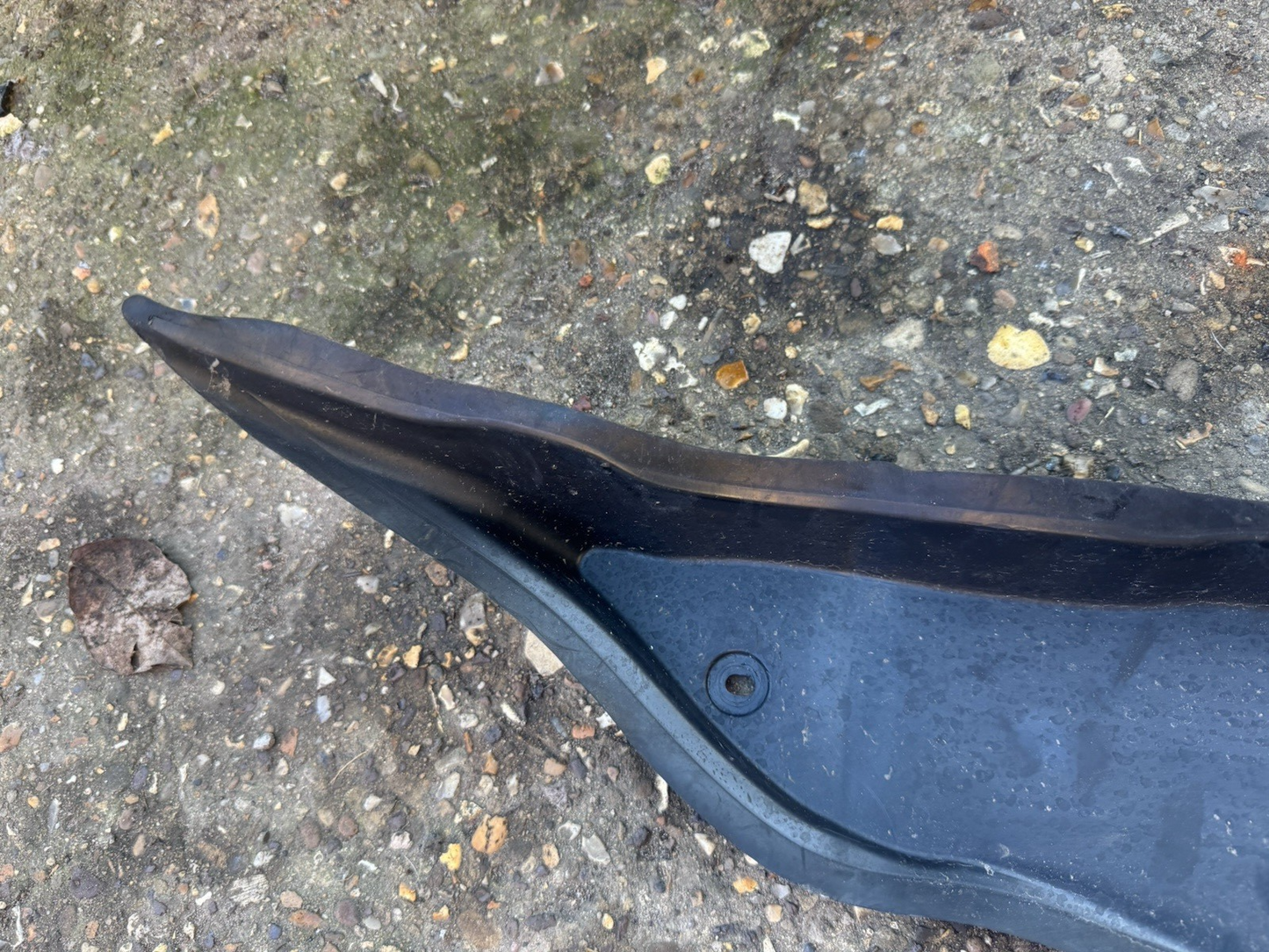 Mercedes GLC Fender Seal Left a2538890025 X253 2017 16880296