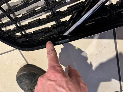 VOLVO XC40 2017 ON FRONT BUMPER GRILLE 31457346 !CRACKED! NO CHROME TRIM