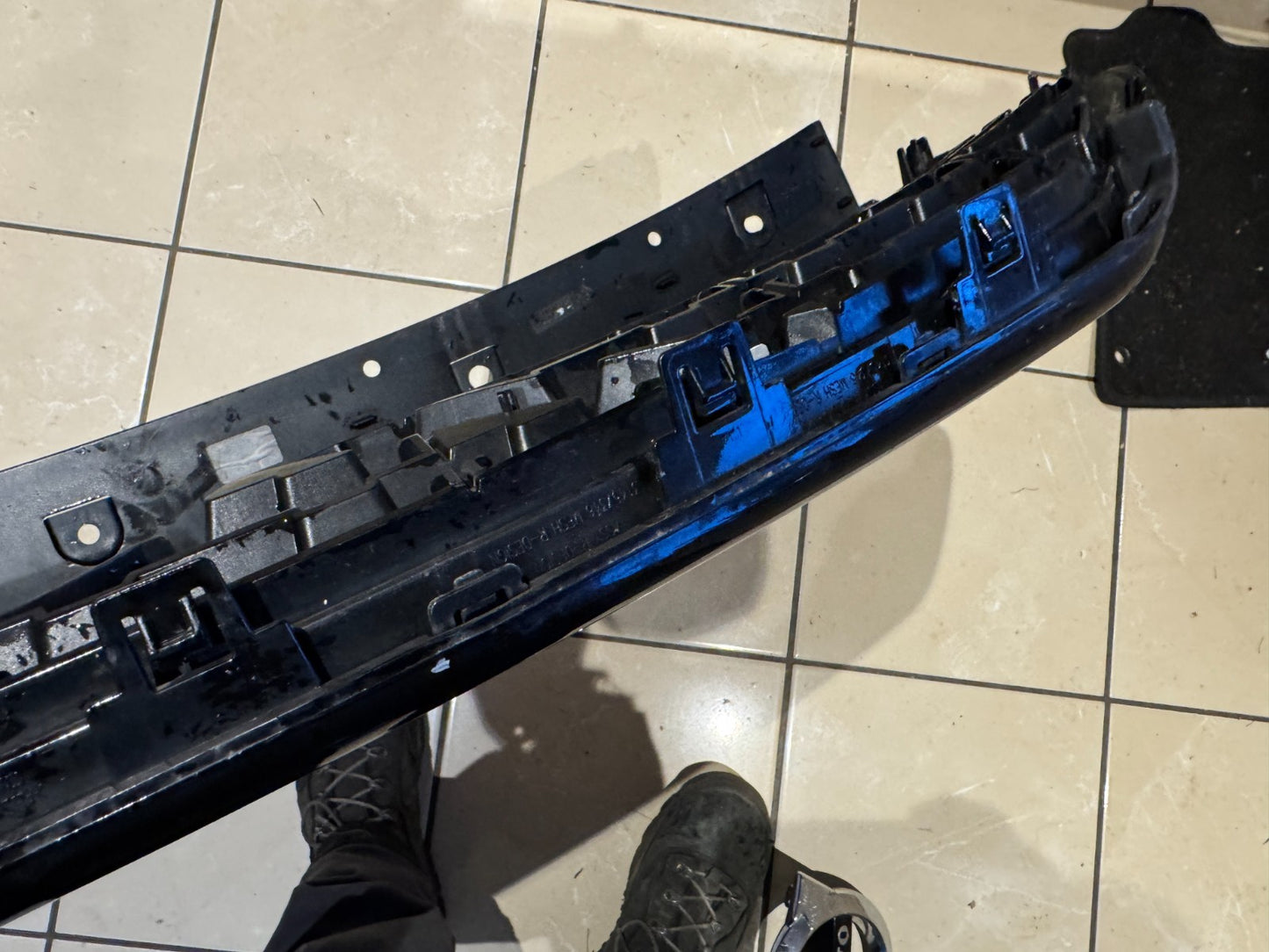 VOLVO XC40 2017 ON FRONT BUMPER GRILLE 31457346 !CRACKED! NO CHROME TRIM