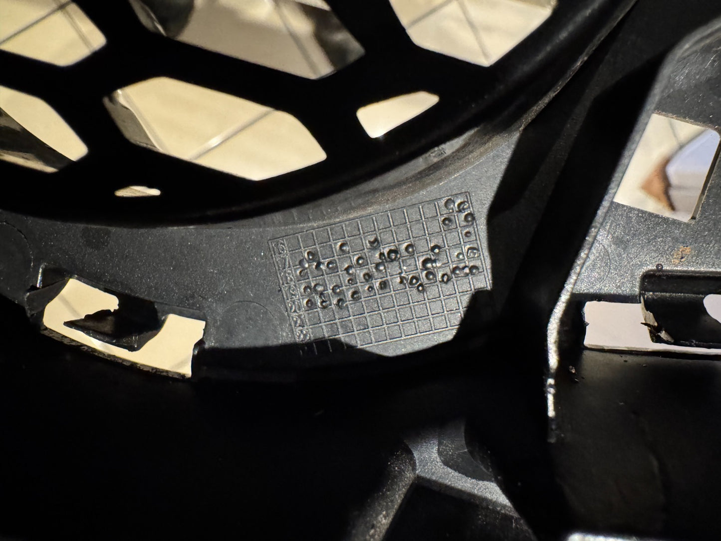 VOLVO XC40 2017 ON FRONT BUMPER GRILLE 31457346 !CRACKED! NO CHROME TRIM