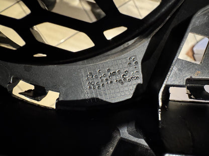 VOLVO XC40 2017 ON FRONT BUMPER GRILLE 31457346 !CRACKED! NO CHROME TRIM