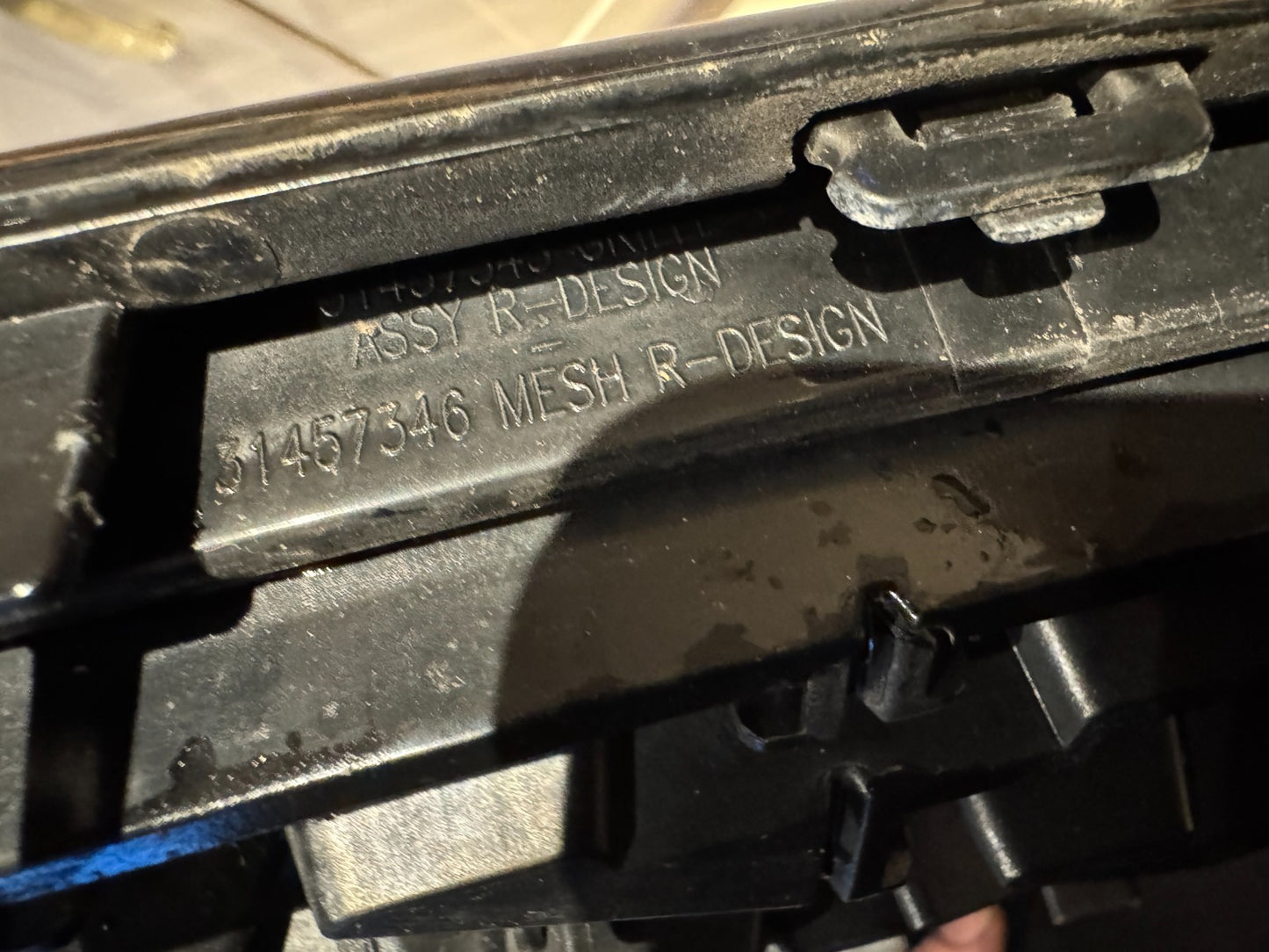 VOLVO XC40 2017 ON FRONT BUMPER GRILLE 31457346 !CRACKED! NO CHROME TRIM