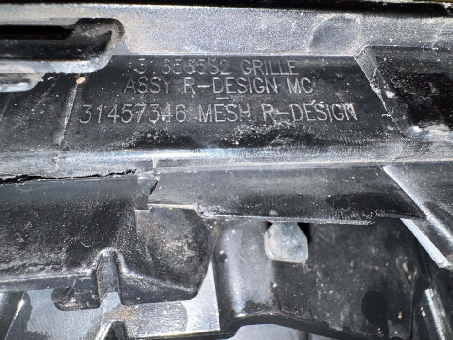 VOLVO XC40 2017 ON FRONT BUMPER GRILLE 31457346 !CRACKED! NO CHROME TRIM