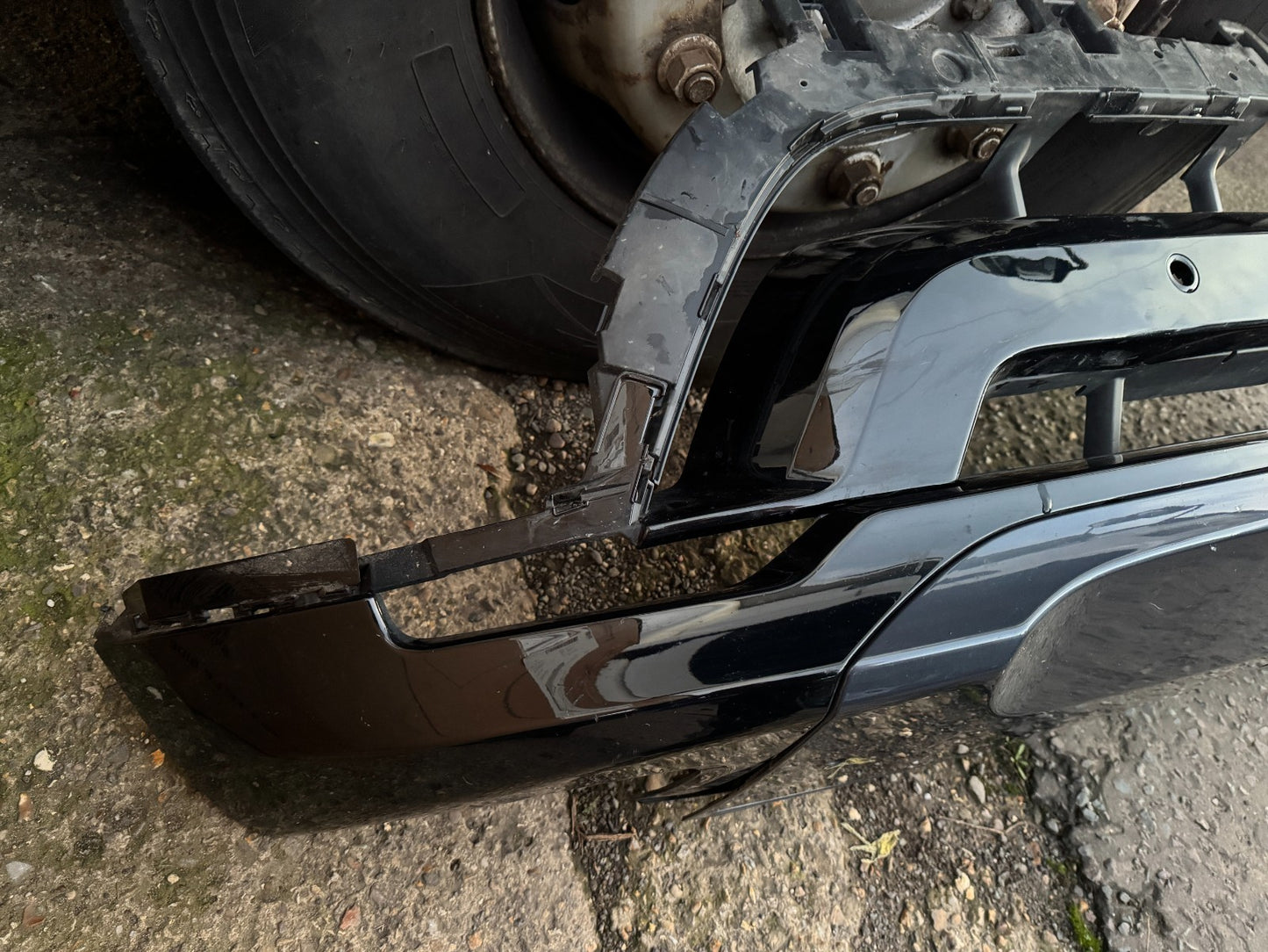 LATE 2024 Land Rover Discovery 5 L462 SVO Front Lower Bumper Grille HY3M17D750AA