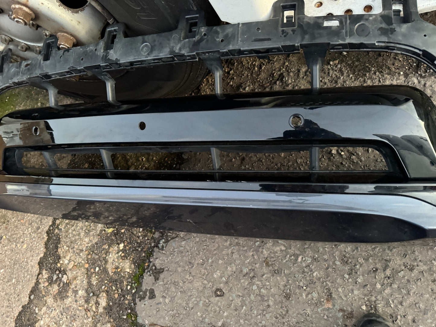 LATE 2024 Land Rover Discovery 5 L462 SVO Front Lower Bumper Grille HY3M17D750AA