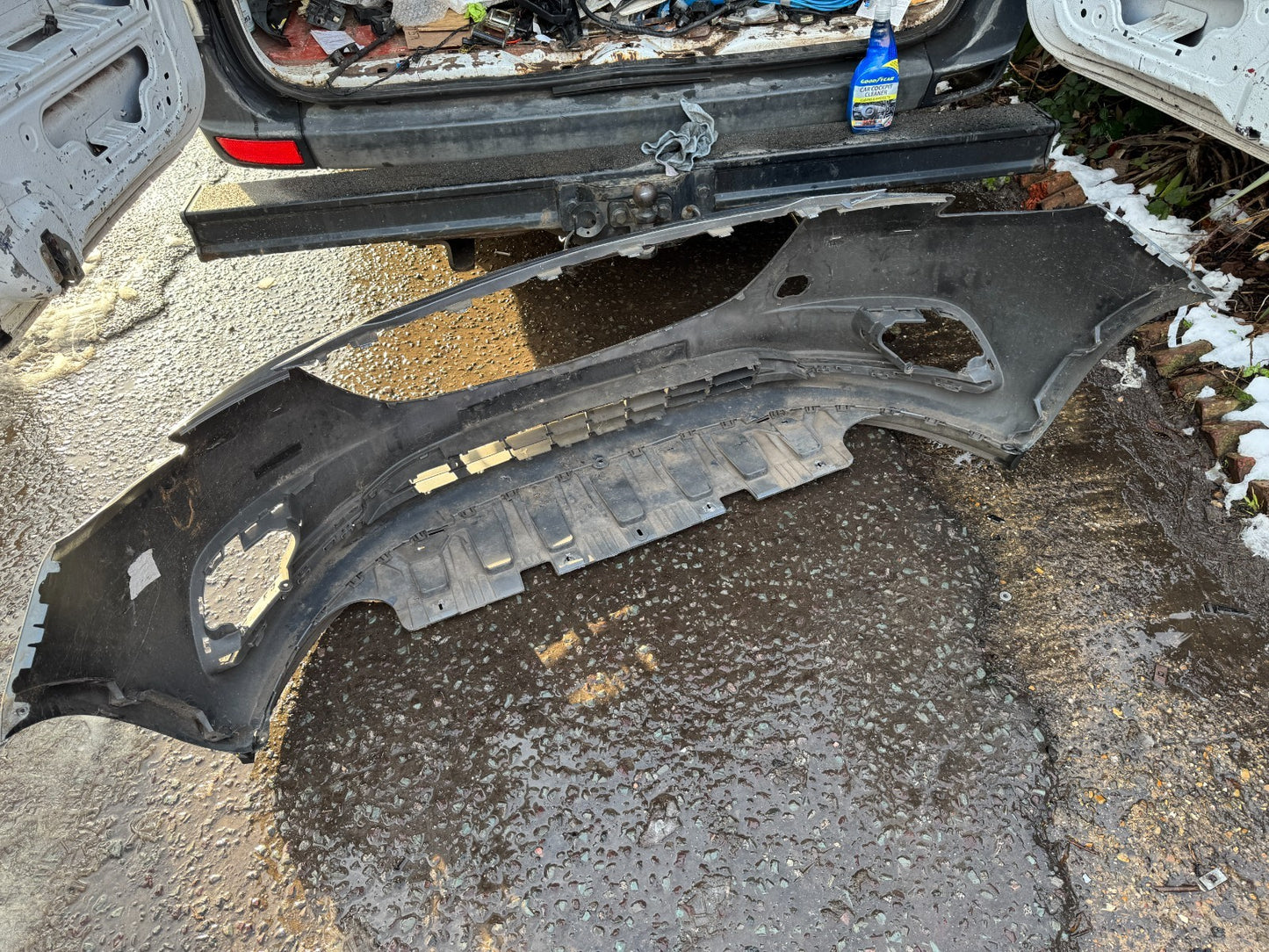 VAUXHALL CORSA E FRONT BUMPER & TRIM 2014 onward GENUINE 13432002 Damaged