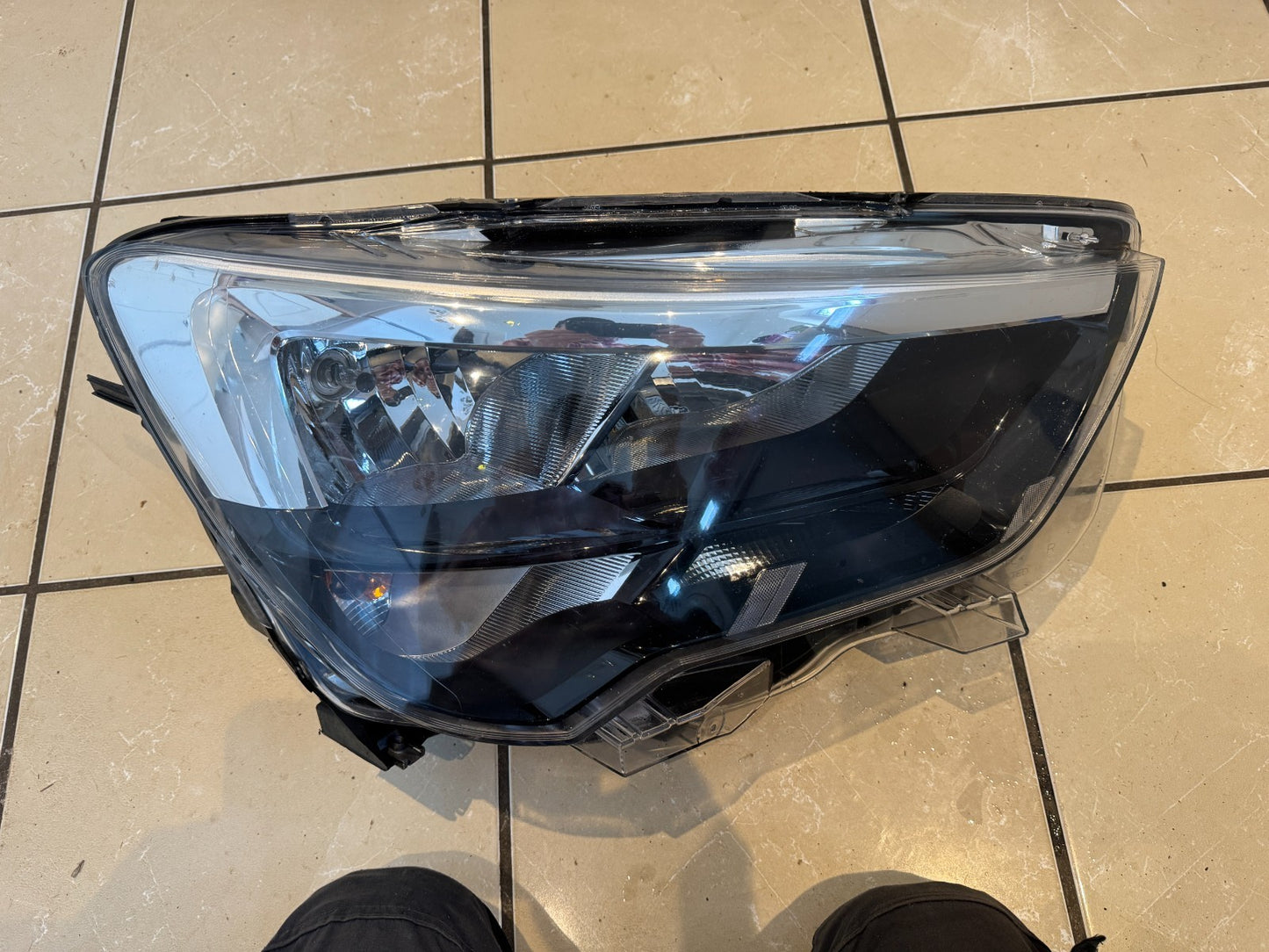 Vauxhall Combo E MK5 2018 RIGHT O/S Headlamp 9816823780 DAMAGED