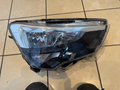 Vauxhall Combo E MK5 2018 RIGHT O/S Headlamp 9816823780 DAMAGED
