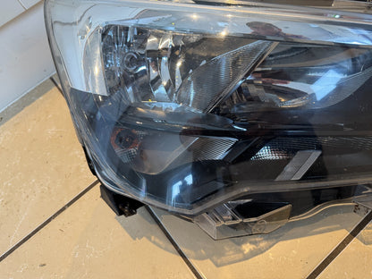 Vauxhall Combo E MK5 2018 RIGHT O/S Headlamp 9816823780 DAMAGED