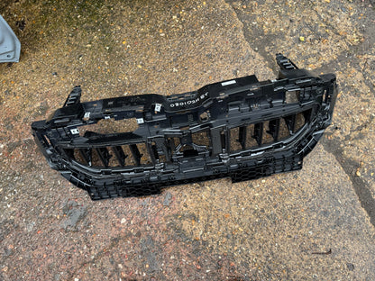 2025 BMW 5 series G60 G6X G90 M5 Front bumper upper radiator grill 5A09B52