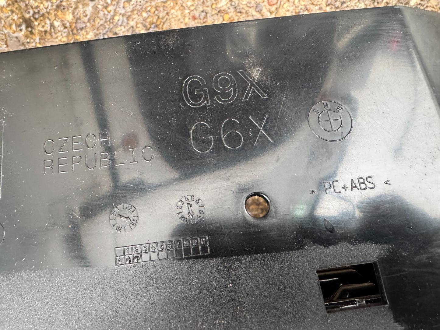 2025 BMW 5 series G60 G6X G90 M5 Front bumper upper radiator grill 5A09B52