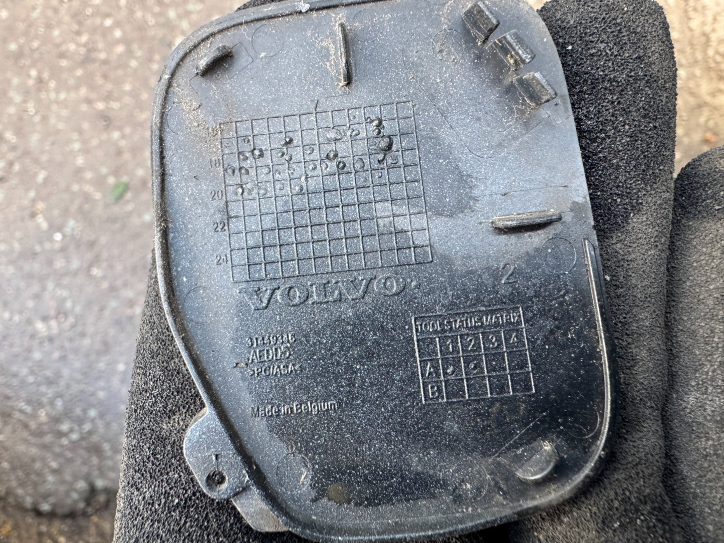 Volvo X40 2.0 B4 Front bumper Tow Eye Cover 31449346 Grey 2016-2021