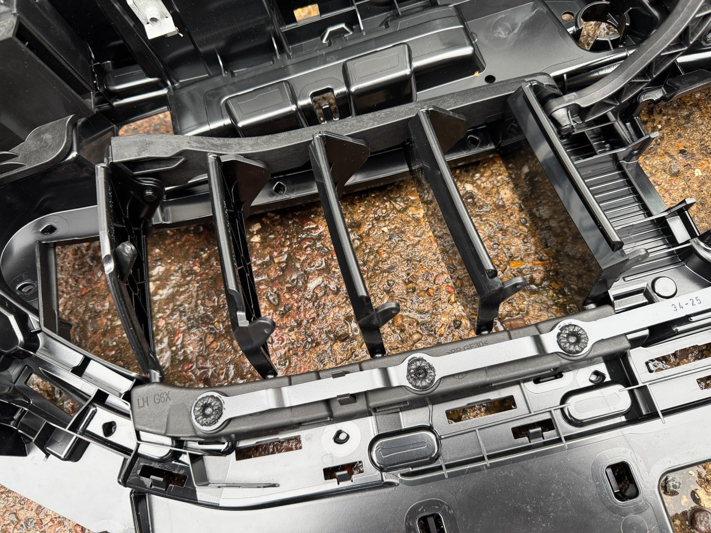 2025 BMW 5 series G60 G6X G90 M5 Front bumper upper radiator grill 5A09B52