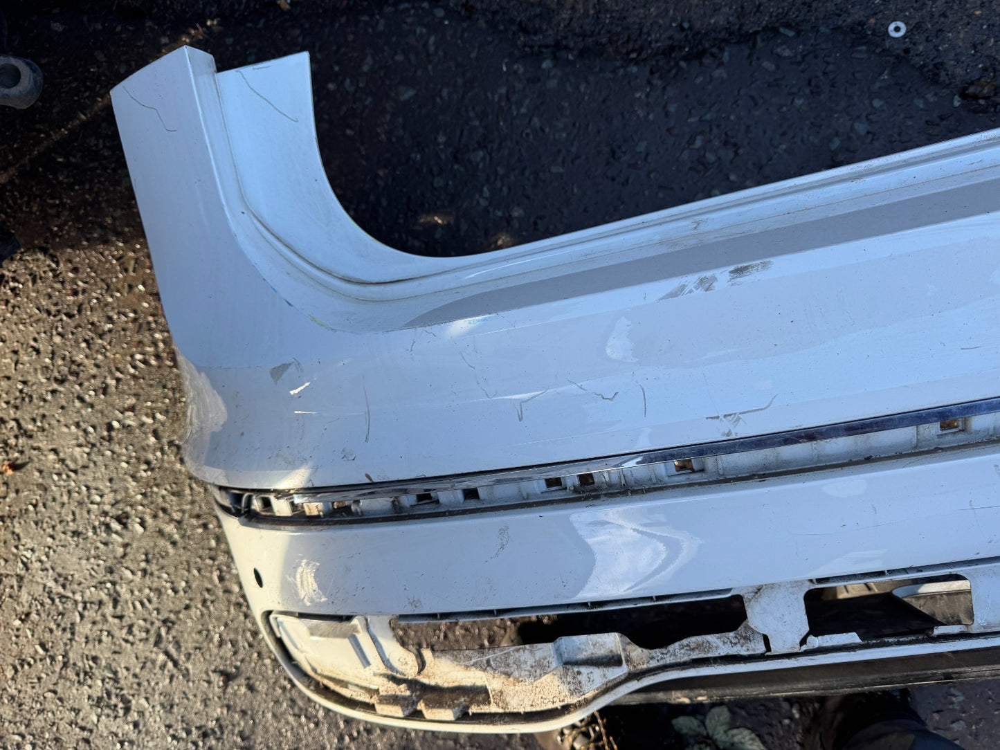 VW VOLKSWAGEN TIGUAN R-LINE 2016-ON REAR BUMPER 5NA807417 WHITE