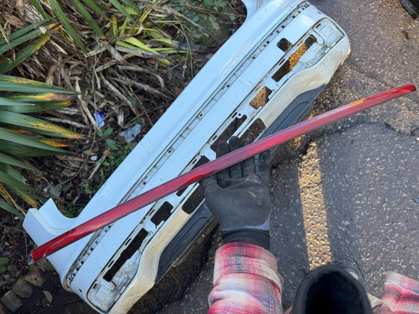 Genuine VW Tiguan R-Line 2020-24 rear bumper reflector (centre) 5NA945109