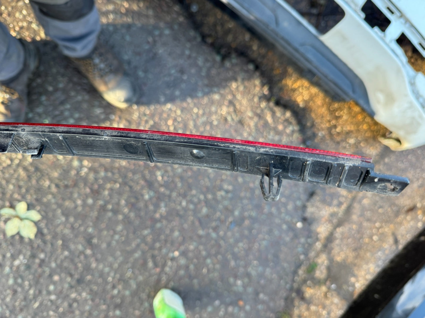 Genuine VW Tiguan R-Line 2020-24 rear bumper reflector (centre) 5NA945109