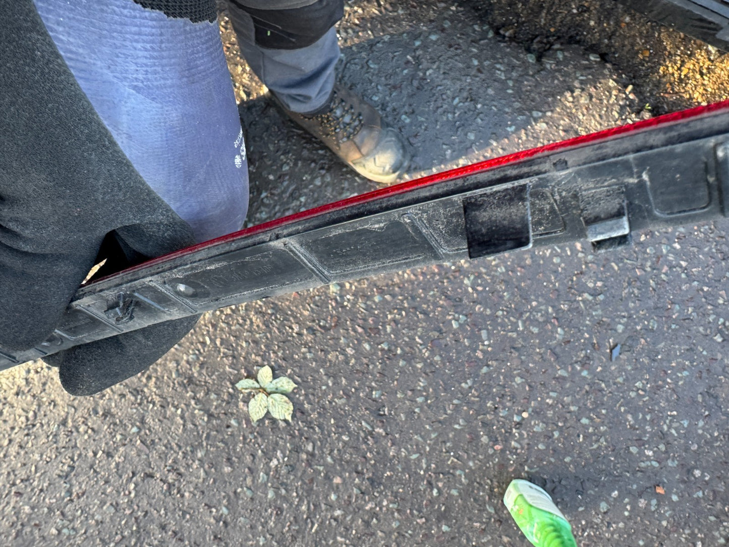 Genuine VW Tiguan R-Line 2020-24 rear bumper reflector (centre) 5NA945109