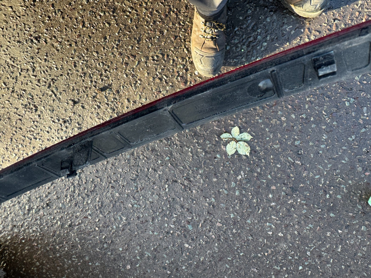 Genuine VW Tiguan R-Line 2020-24 rear bumper reflector (centre) 5NA945109