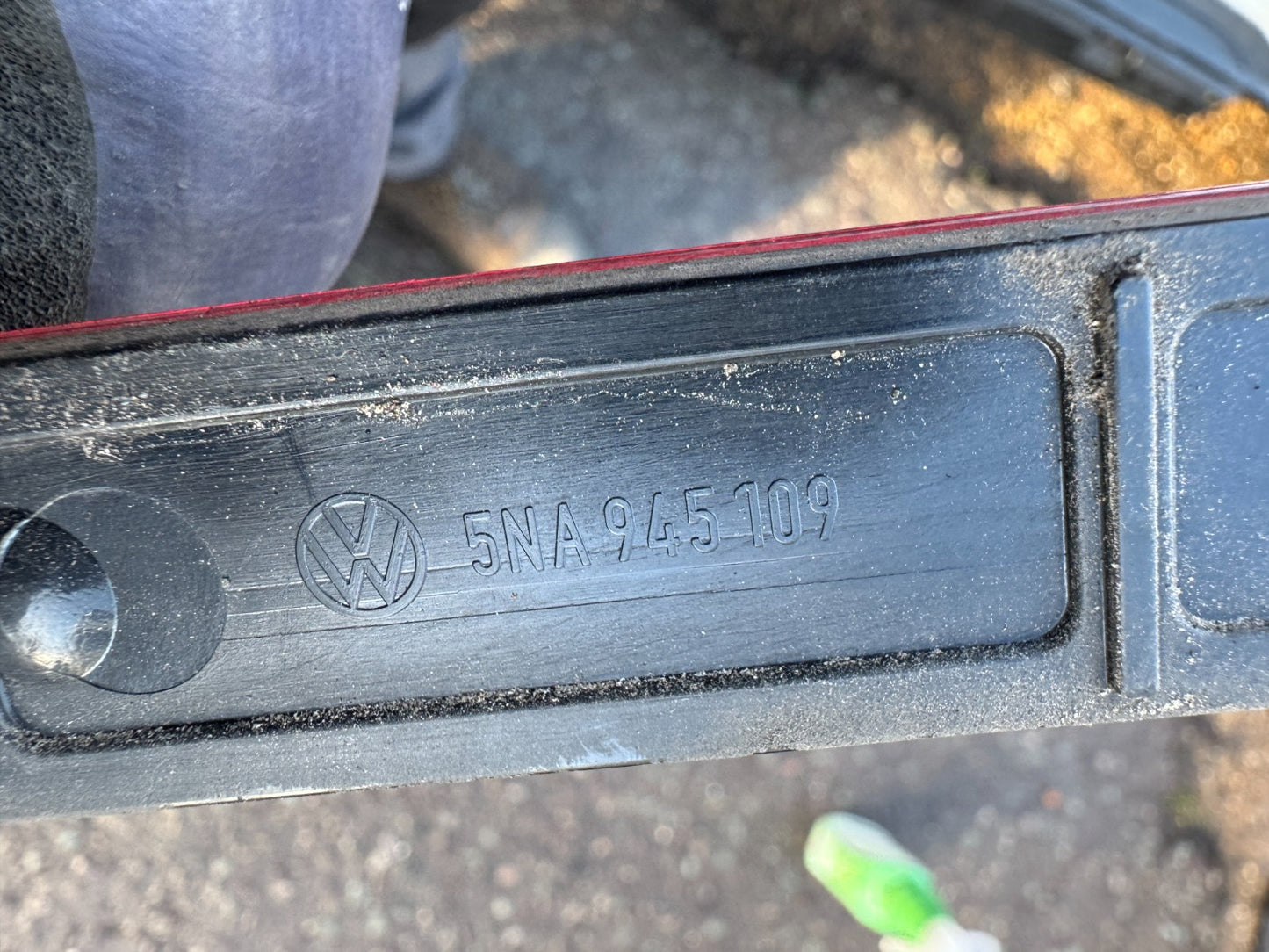 Genuine VW Tiguan R-Line 2020-24 rear bumper reflector (centre) 5NA945109