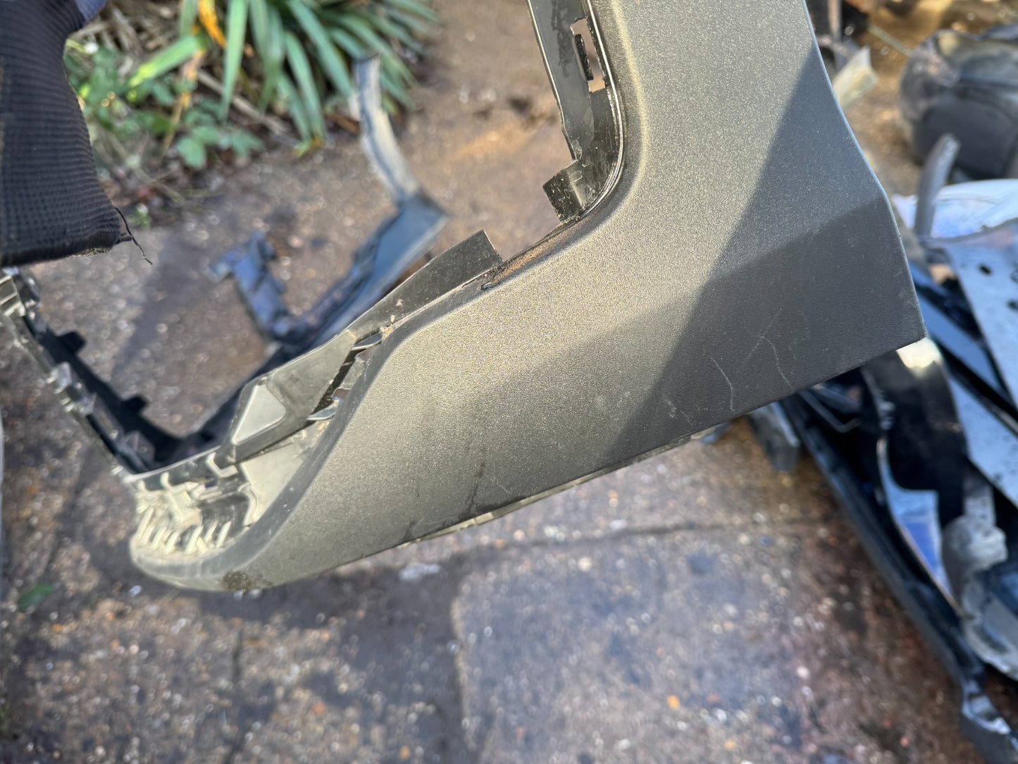 2024 Kia Xceed front bumper trim 2022-2024 Genuine Used Part 86512-J7QA0