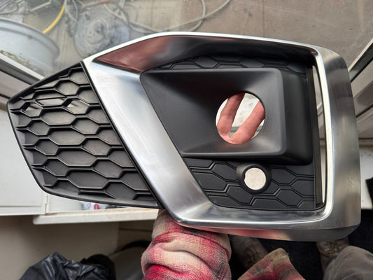 AUDI A5 S-LINE 2020-23 GENUINE RIGHT FOGLIGHT SURROUND 8W6807682T