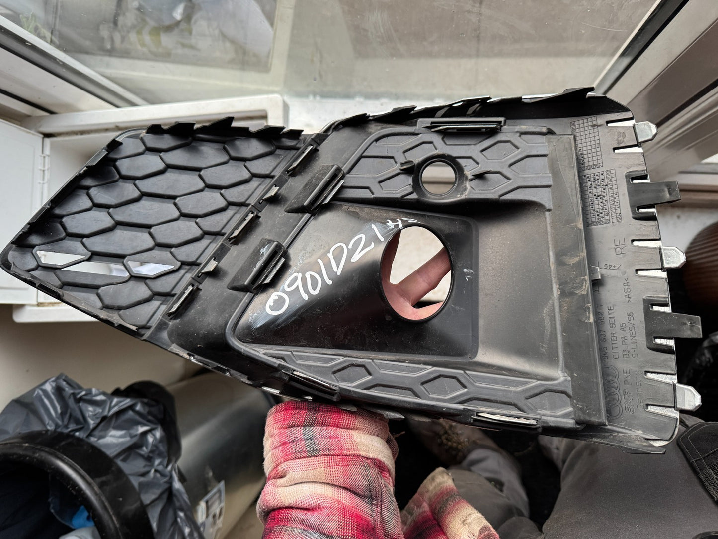 AUDI A5 S-LINE 2020-23 GENUINE RIGHT FOGLIGHT SURROUND 8W6807682T