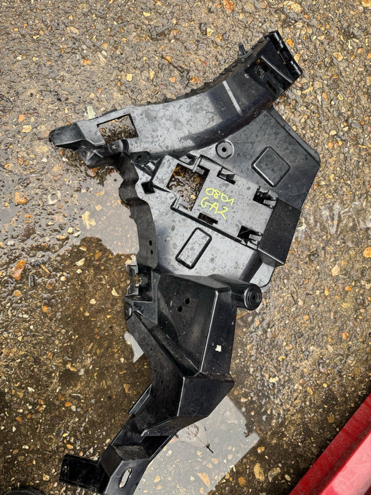 Range Rover Evoque Rear Bumper Right Bracket 2019 ON M8D2-17B930-A Genuine
