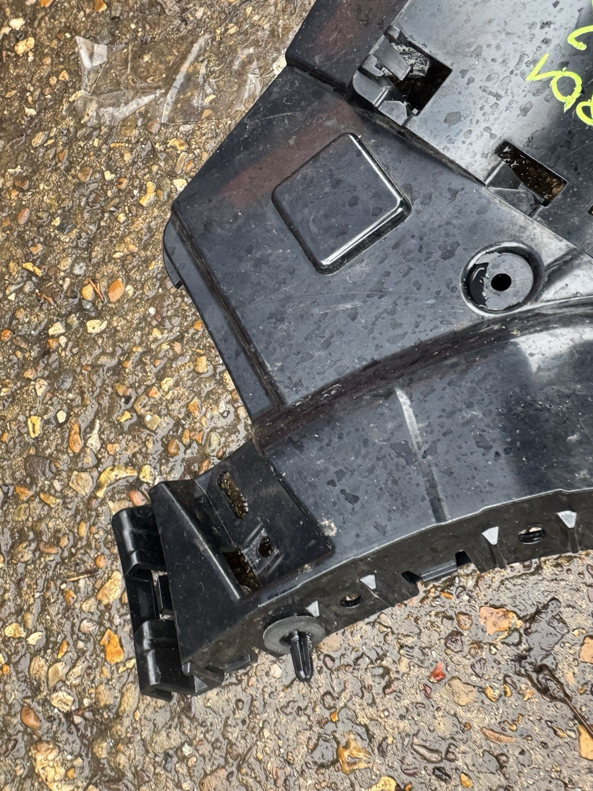 Range Rover Evoque Rear Bumper Right Bracket 2019 ON M8D2-17B930-A Genuine