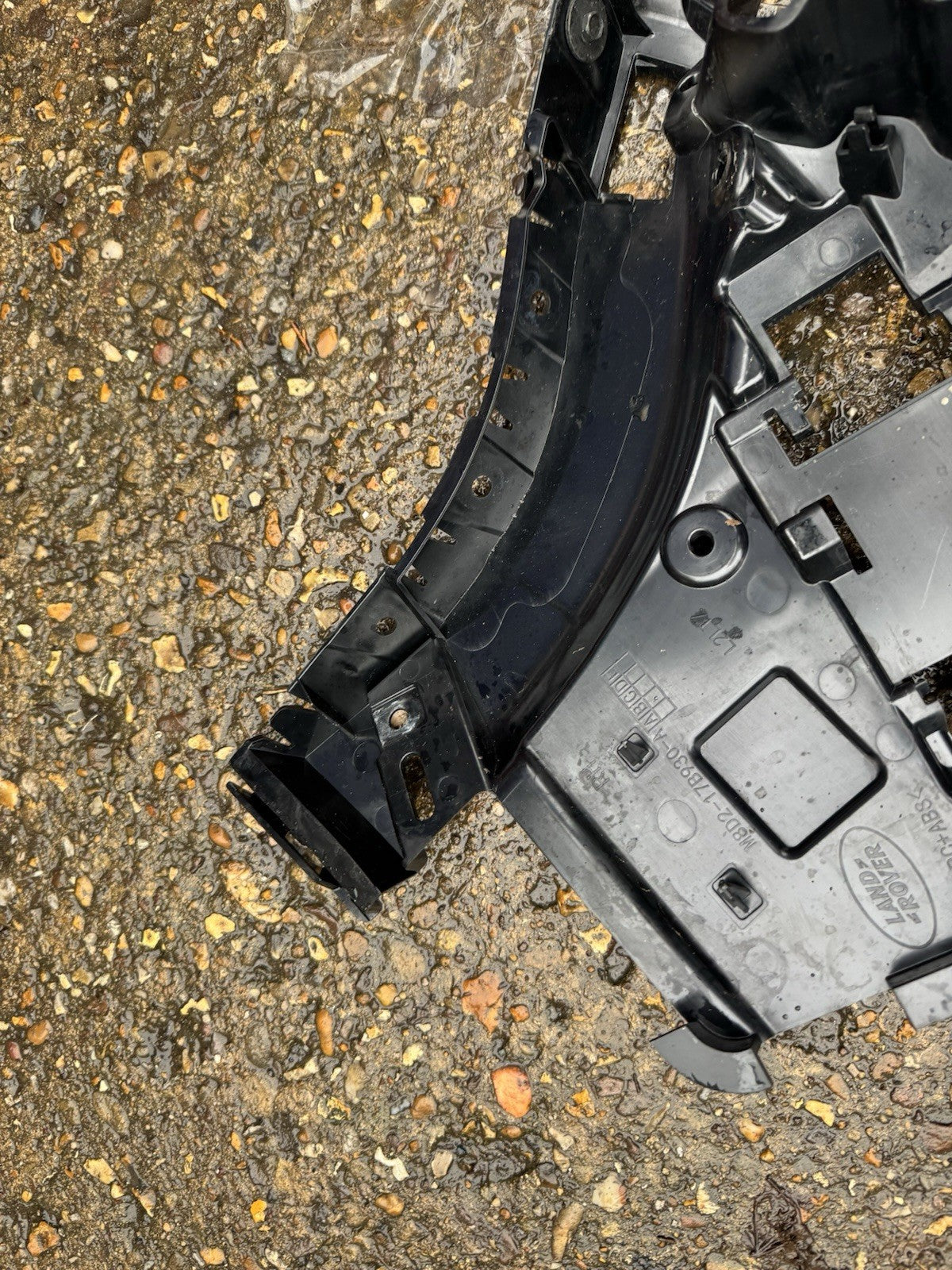 Range Rover Evoque Rear Bumper Right Bracket 2019 ON M8D2-17B930-A Genuine