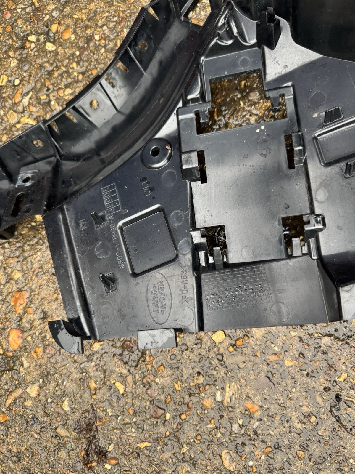 Range Rover Evoque Rear Bumper Right Bracket 2019 ON M8D2-17B930-A Genuine