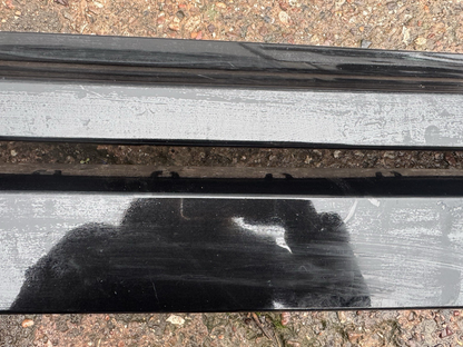 2025 Land Rover Defender front bumper upper grill L663 Genuine L8B2-17820-A