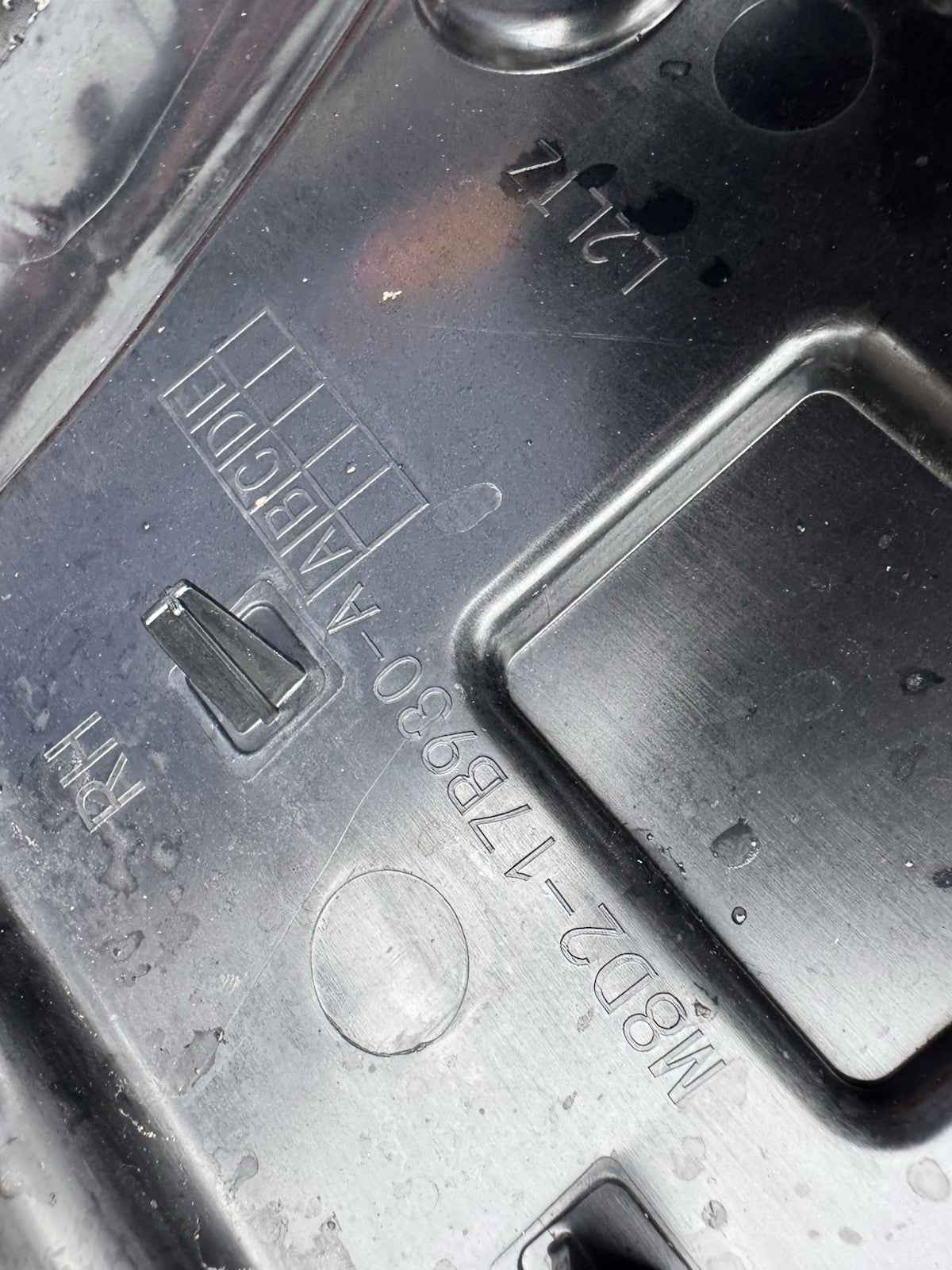 Range Rover Evoque Rear Bumper Right Bracket 2019 ON M8D2-17B930-A Genuine