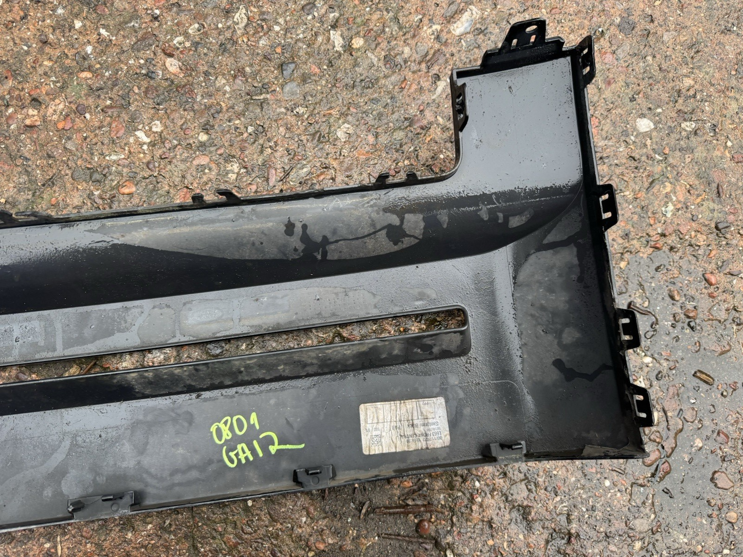 2025 Land Rover Defender front bumper upper grill L663 Genuine L8B2-17820-A