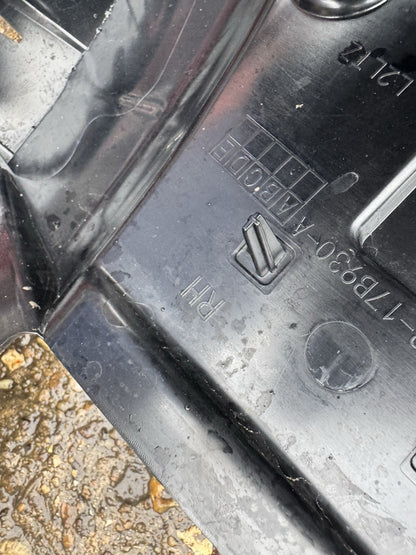 Range Rover Evoque Rear Bumper Right Bracket 2019 ON M8D2-17B930-A Genuine