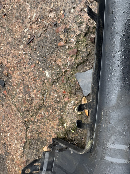 2025 Land Rover Defender front bumper upper grill L663 Genuine L8B2-17820-A