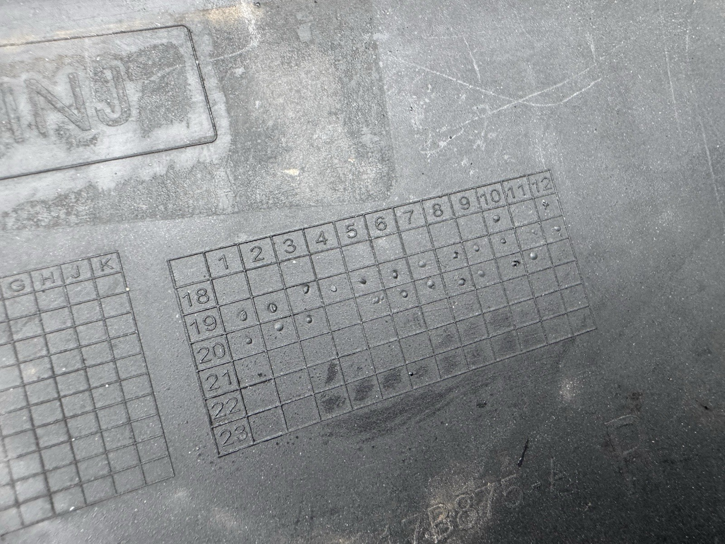 GENUINE LAND ROVER DEFENDER L663 FRONT RIGHT PANEL TRIM L8B2-17B875-A