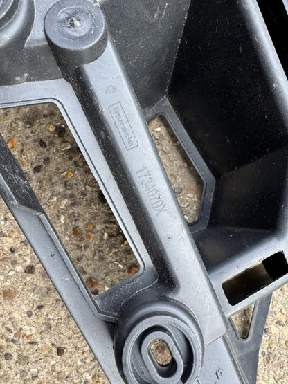 2019 PEUGEOT 3008 DRIVER SIDE REAR BUMPER BRACKET GUIDE 9810591580 OEM