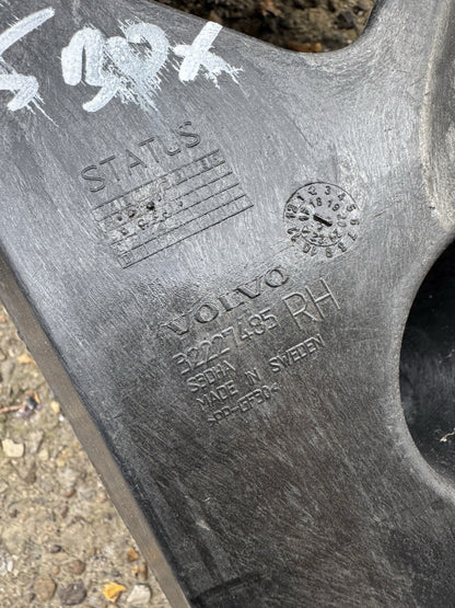 VOLVO C40 539 Rear Right Bumper Bracket 32227485 Electricity 300kw 2022 33060451