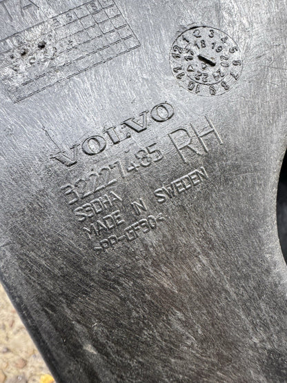 VOLVO C40 539 Rear Right Bumper Bracket 32227485 Electricity 300kw 2022 33060451