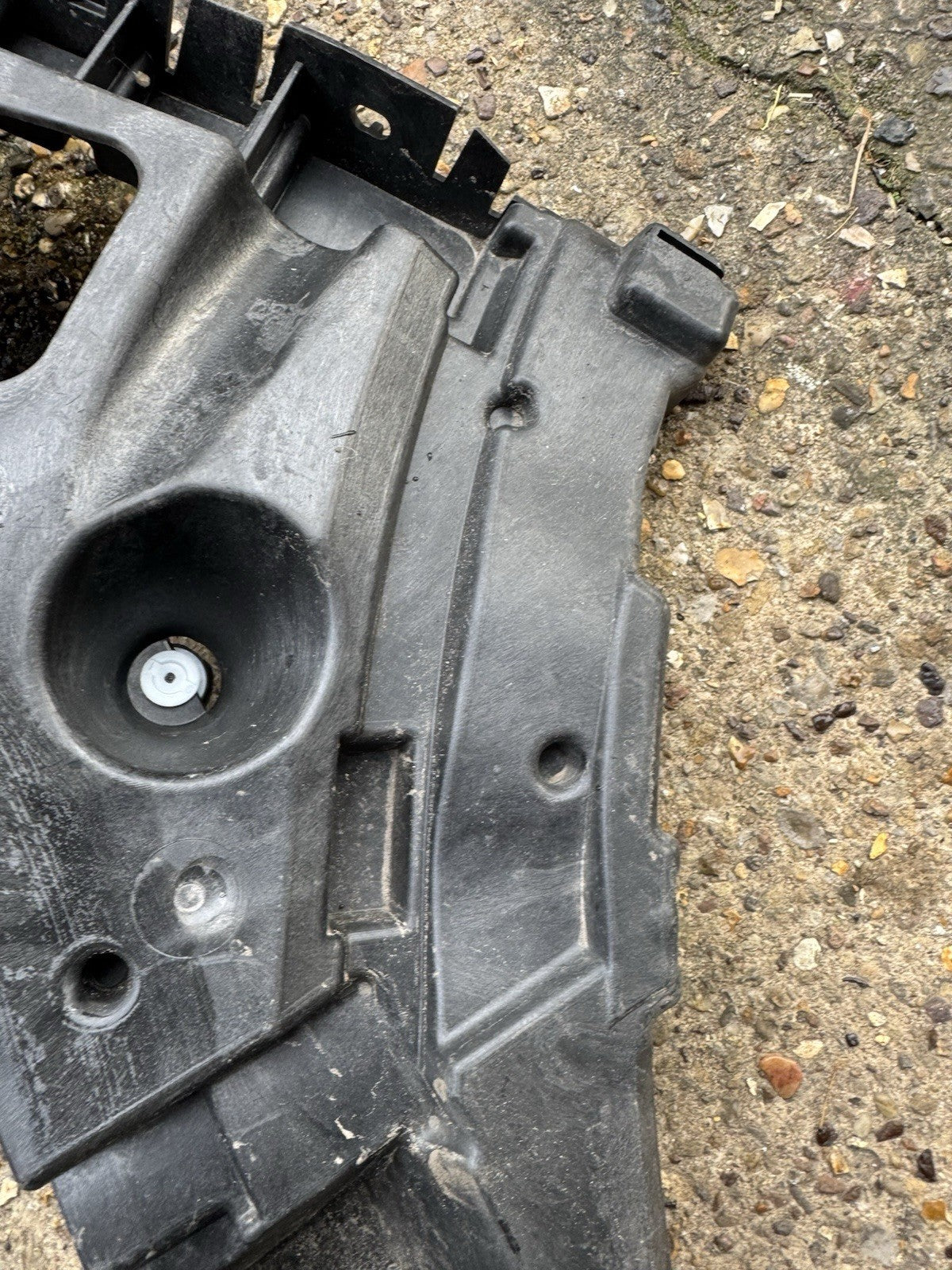 VOLVO C40 539 Rear Right Bumper Bracket 32227485 Electricity 300kw 2022 33060451