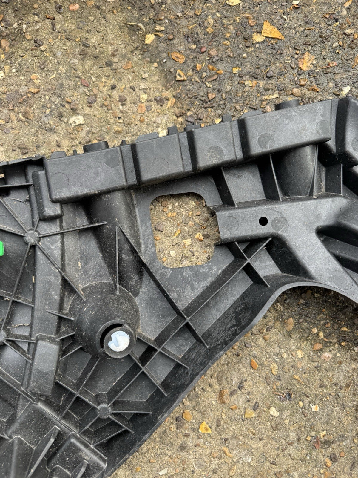 VOLVO C40 539 Rear Right Bumper Bracket 32227485 Electricity 300kw 2022 33060451