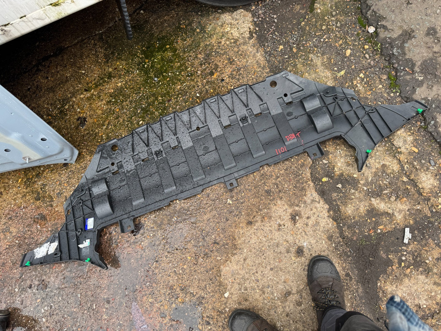 NEW GENUINE VOLVO XC60 2018 and on Undertray 32296390 32296391