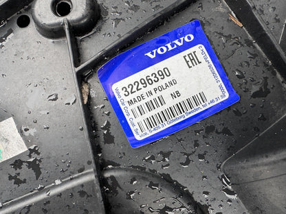 NEW GENUINE VOLVO XC60 2018 and on Undertray 32296390 32296391