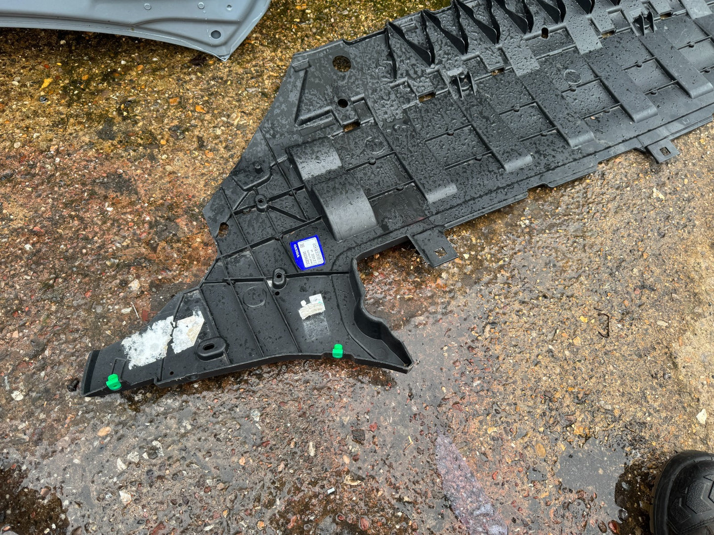 NEW GENUINE VOLVO XC60 2018 and on Undertray 32296390 32296391