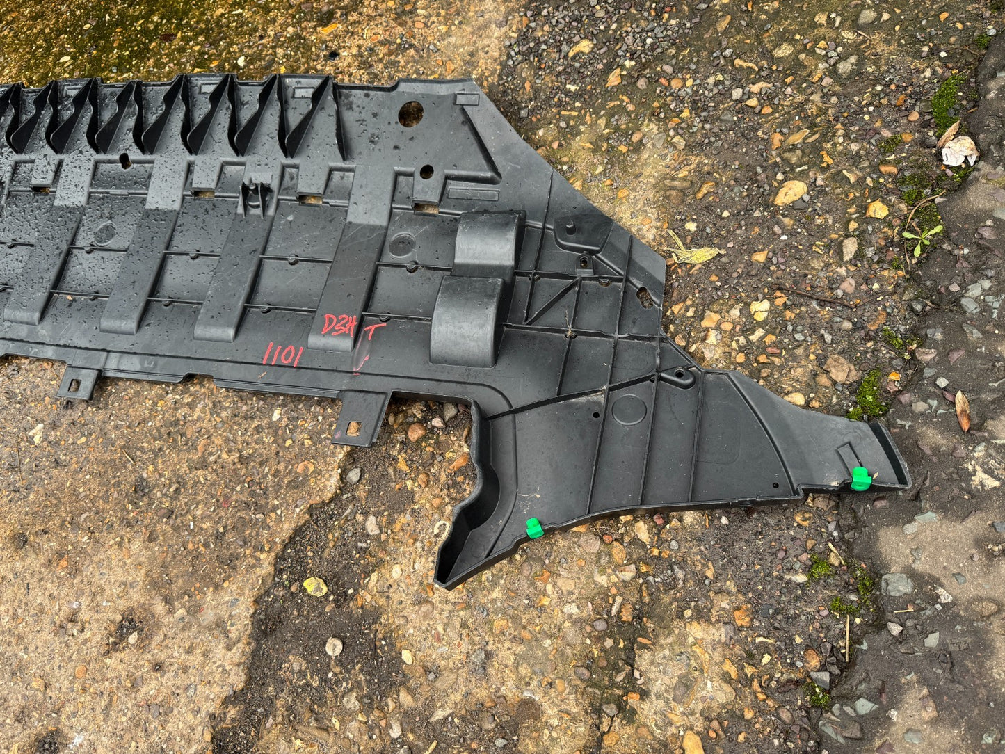 NEW GENUINE VOLVO XC60 2018 and on Undertray 32296390 32296391